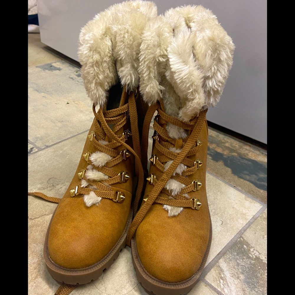 Guess Fur Lined Heeled Boots (8.5)